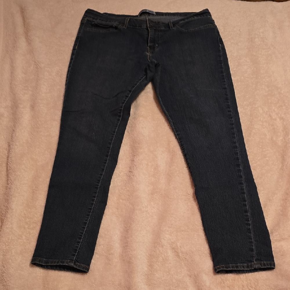 Signature by Levi Strauss Women's Dark Denim Straight Leg Jeans